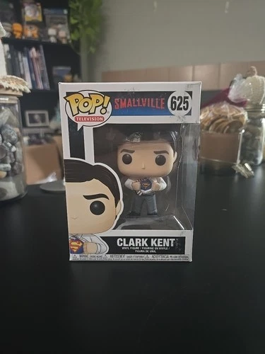Funko Pop! Vinyl Smallville Clark Kent #625 Television Figure Multicolor