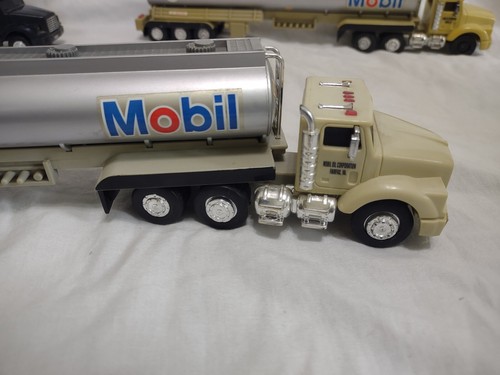 Lotto vintage 4 petroliere Mobil ~ Mobil 1 Racing Semis giocattoli pressofusi ~ Penske D1 - Foto 4 di 24