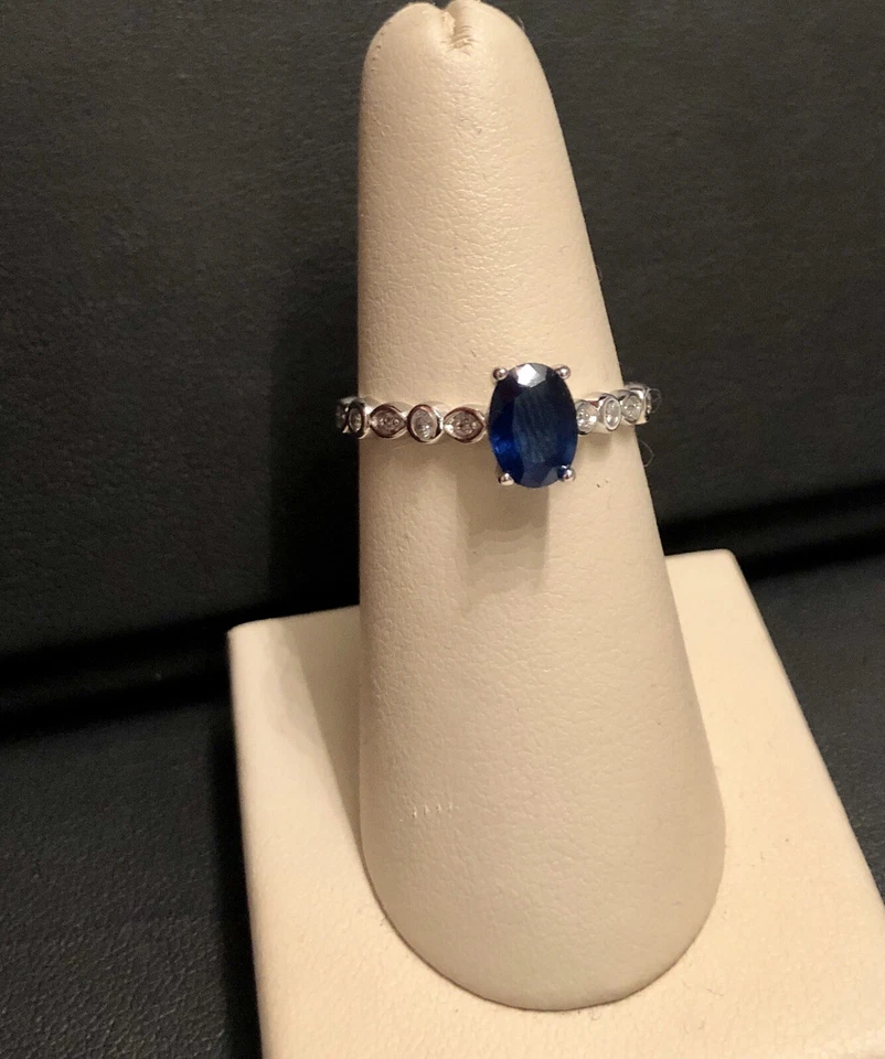 Anillo Aniversario Zafiro Azul Genuino y Diamante 1/10 CTTW Oro Blanco 14K Foto 4 de 4