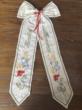 Deko Vintage-Schleife Türschleife mit Blumen-Stickerei & HERZLICH WILLKOMMEN