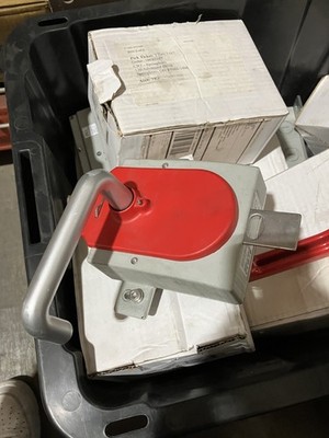Allen-Bradley 442G-MABH-R Guardmaster Right Hand Handle Assembly Access Box