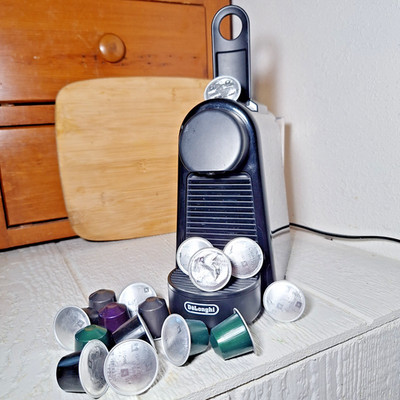 DeLonghi Nespresso Essenza Mini EN85BAE Original Line Espresso Machine BonusPODS