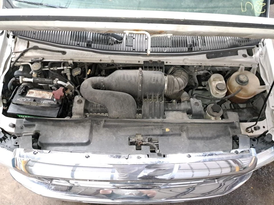 Cubierta de rueda trasera/tapón Ford Van 350 Superduty 2013 Sku #4240822 Foto 2 de 4