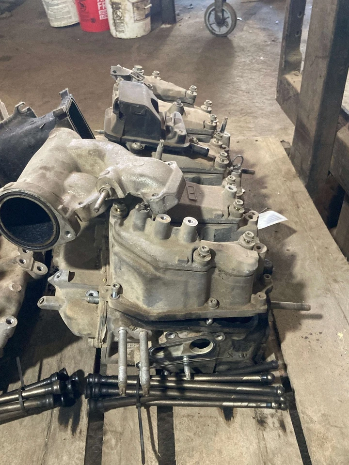 Used Engine Cylinder Head fits: 2016 Chevrolet Silverado 2500 pickup 6.6 Grade B Foto 2 de 4