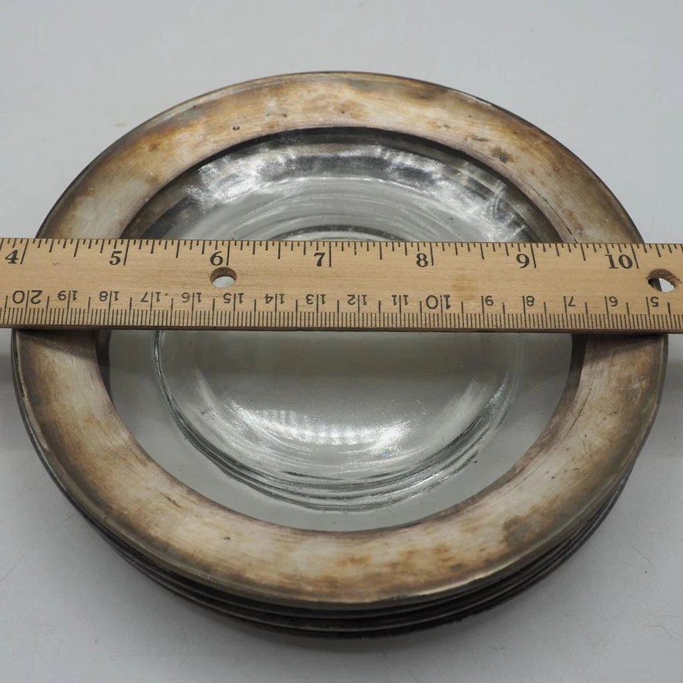 Set Di 4 Sottopiatti In Vetro Con Bordo In Argento Da 6" - Immagine 4 di 4