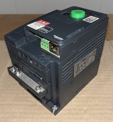 SCHNEIDER ELECTRiC ATV320U15M3C ,Altivar 320 VFD , 3ph /2 hp /240V, TAKEOUT