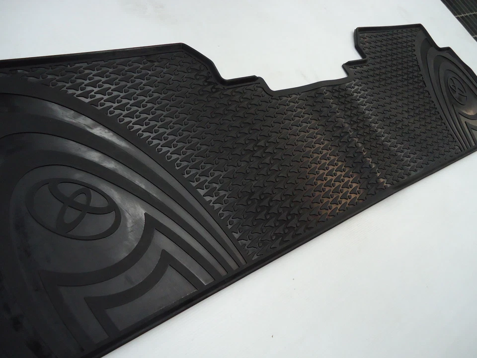 TOYOTA KLUGER FLOOR MAT REAR RUBBER 2ND ROW MAY 07 - DEC 13 GENUINE ACCESSORY - image 2 of 4