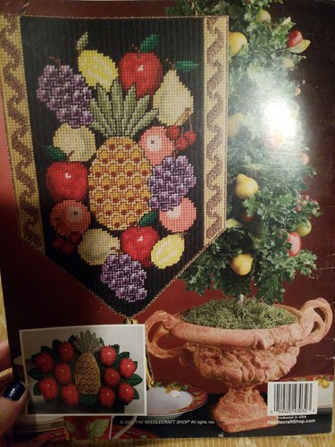Juego de decoración del hogar de lona de plástico DELLA Robbia The Needlecraft Shop - Imagen 2 de 3