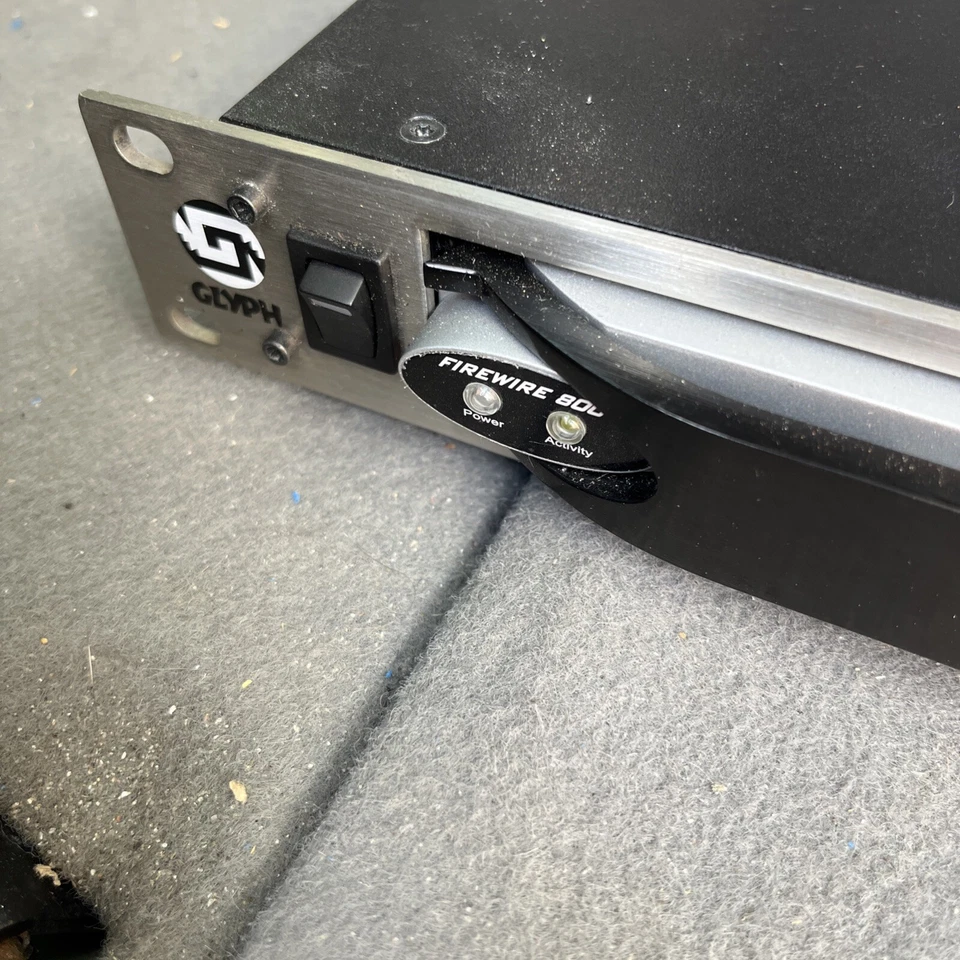 Glyph GT-103-03 Firewire 3 Bay Hard Drive Unit w/3 Drives No Keys - Image 2 of 4