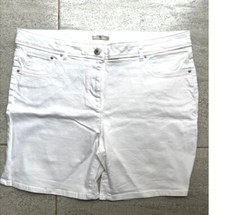 WOMEN'S LADIES SUMMER WHITE DENIM  SHORT. SIZE 20 . NEW