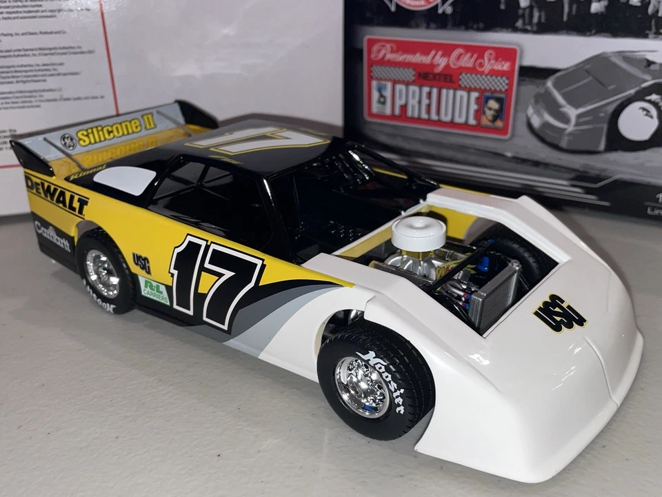 Matt Kenseth #17 DeWalt 2007 Fusion Late Model Dirt ADC NASCAR Diecast 1:24 - Image 3 of 4