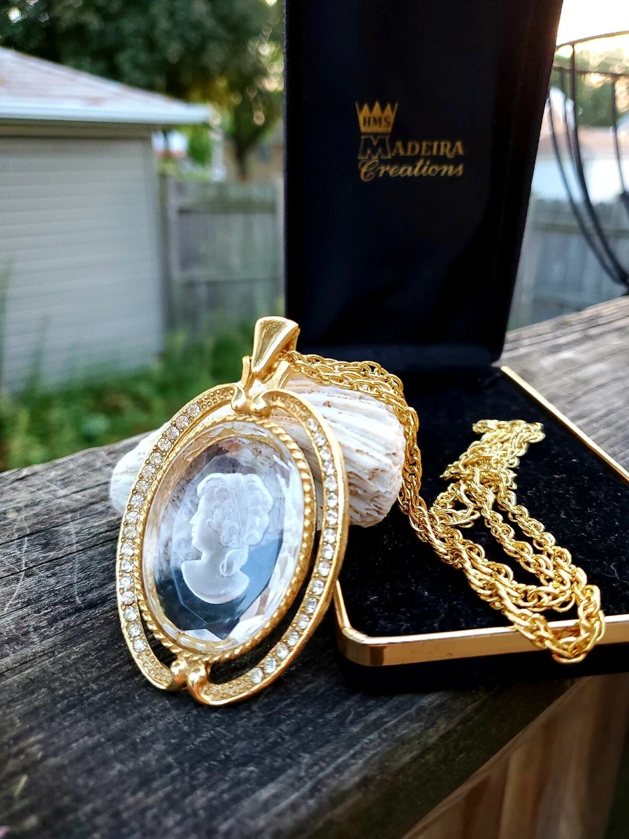 VINTAGE SIGNED HMS MADEIRA CREATIONS CAMEO CARVED LUCITE NECKLACE AND PENDANT