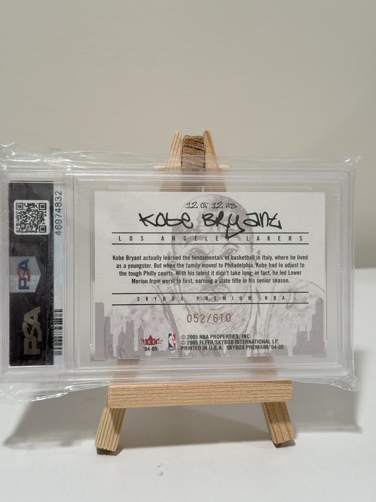 2004 Skybox Premium #12 Kobe Bryant Hometown Shout Outs 052/610 NM-MT PSA 8 view 2