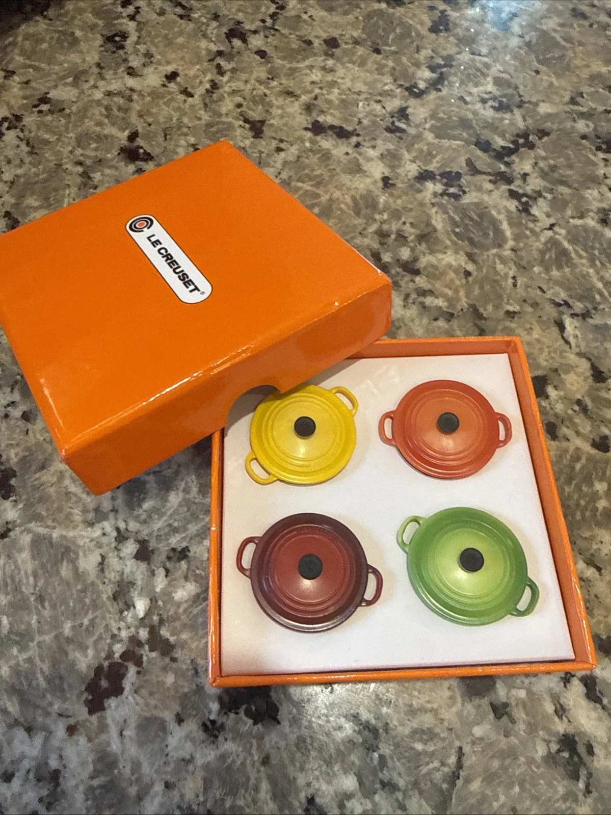 Le Creuset Miniature Magnets Set of 4 Colors Cocotte Ronde Dutch Ovens w/Box New