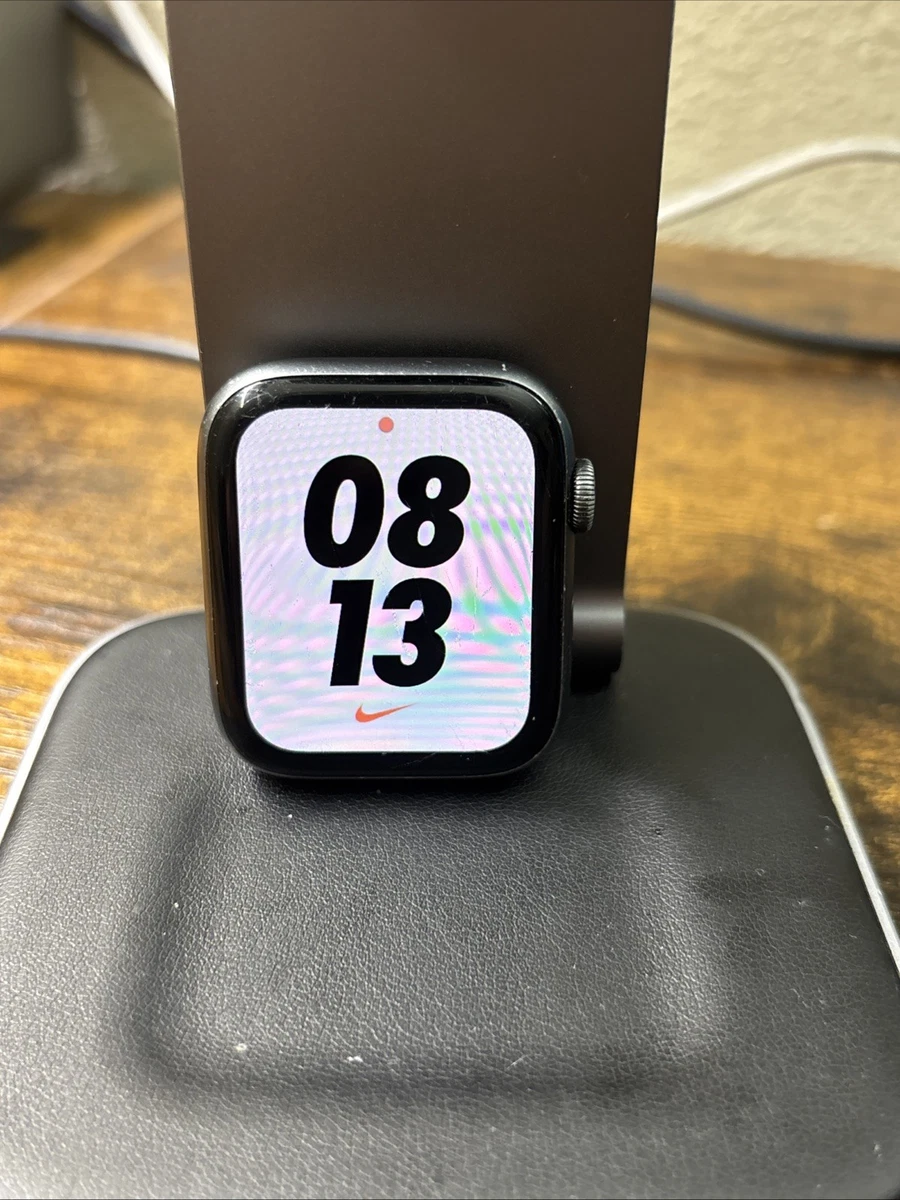 Apple Watch series4  NIKE＋  40mm  付属品完備 中古】Apple Watch Series 4 Nike+ GPS 40mm スペースグレイ