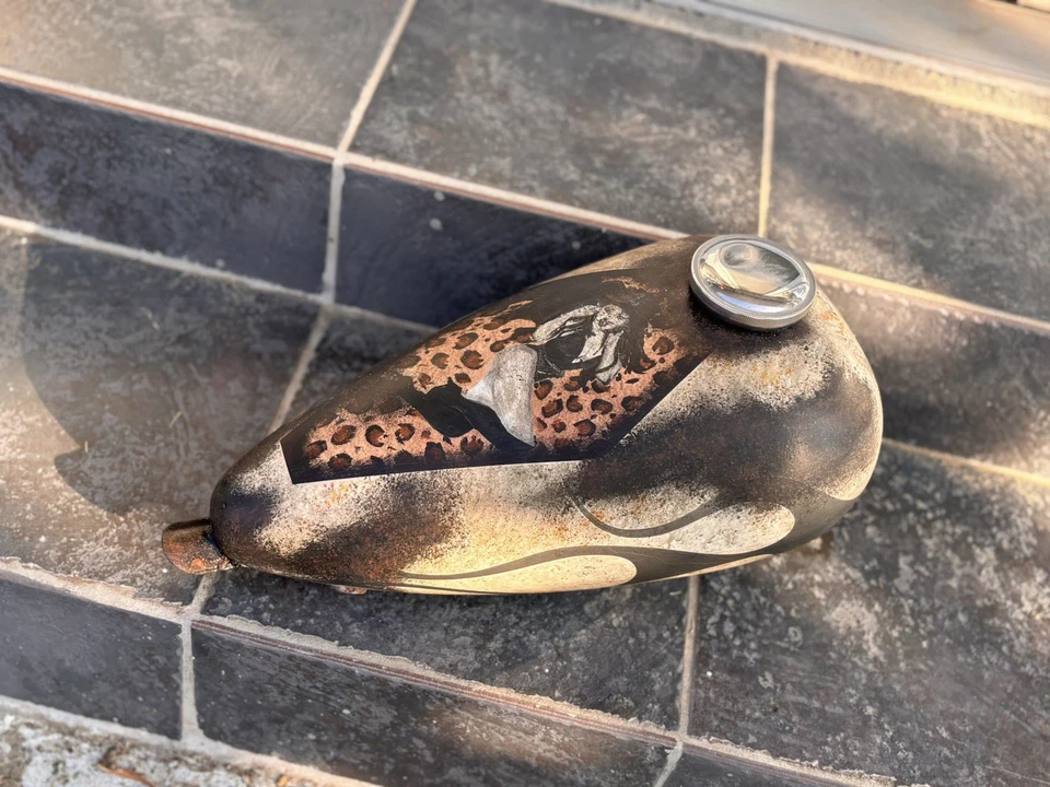 Custom Gas Tank - Image 2 of 4