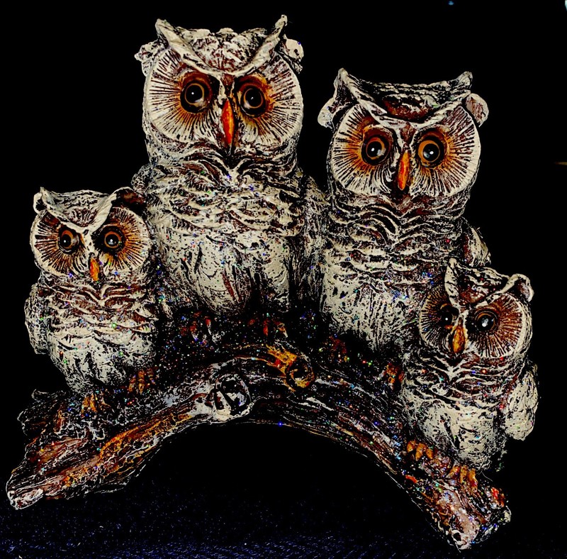 SNOW OWL FAMILY sitting In Tree Stunning Glitter Details Figurine LARGE 6” Tall