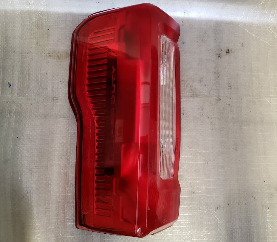Driver Tail Light Incandescent Fits 23 FORD F250SD PICKUP 566219