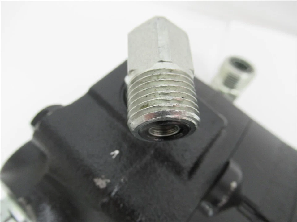 CNH 51671457, Disc Spreader, Hydraulic Motor - 7250 to 9260 Combines - Made-USA - Image 3 of 4