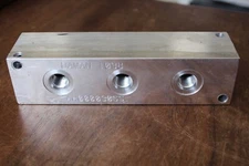 DAMAN PRODUCTS AH0000306S 3 station Header block SAE ORING PORTS -6 and SAE -8