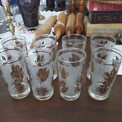 VINTAGE FROSTED GOLD LEAF FOLIAGE GLASSES. SET OF 8. 5.5 IN TALL