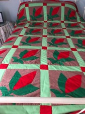 Floral Appliqued Quilt, 77.25 x 88