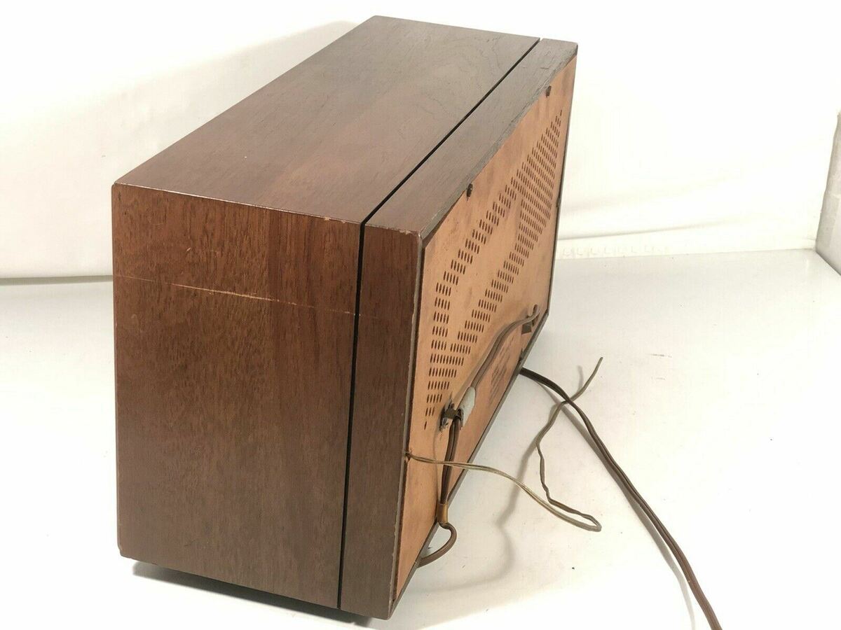 Vintage Magnavox Table Top AM FM 60s Model 1FM056 Radio Vintage Magnavox Table Top AM FM 60s Model 1FM056 Radio