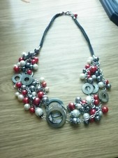 Woman's jewellery Beaded necklace 