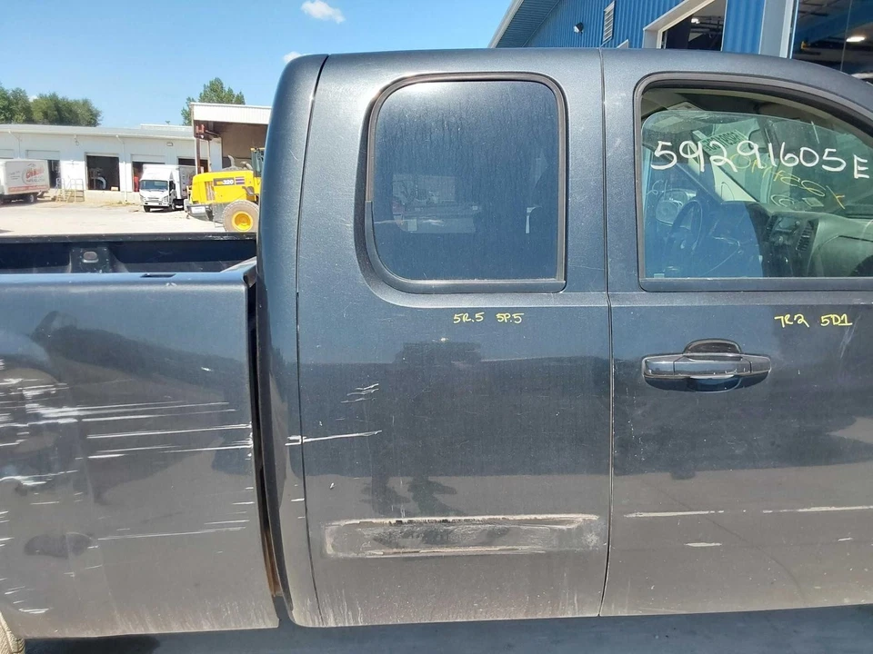 Used Rear Right Door Assembly Rear Side fits: 2010 Chevrolet Silverado 1500 pick Foto 3 de 4