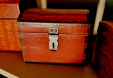 ANTIQUE INSPIRED HANDMADE DOVETAILED FOLK PAINTED WOOD BOX