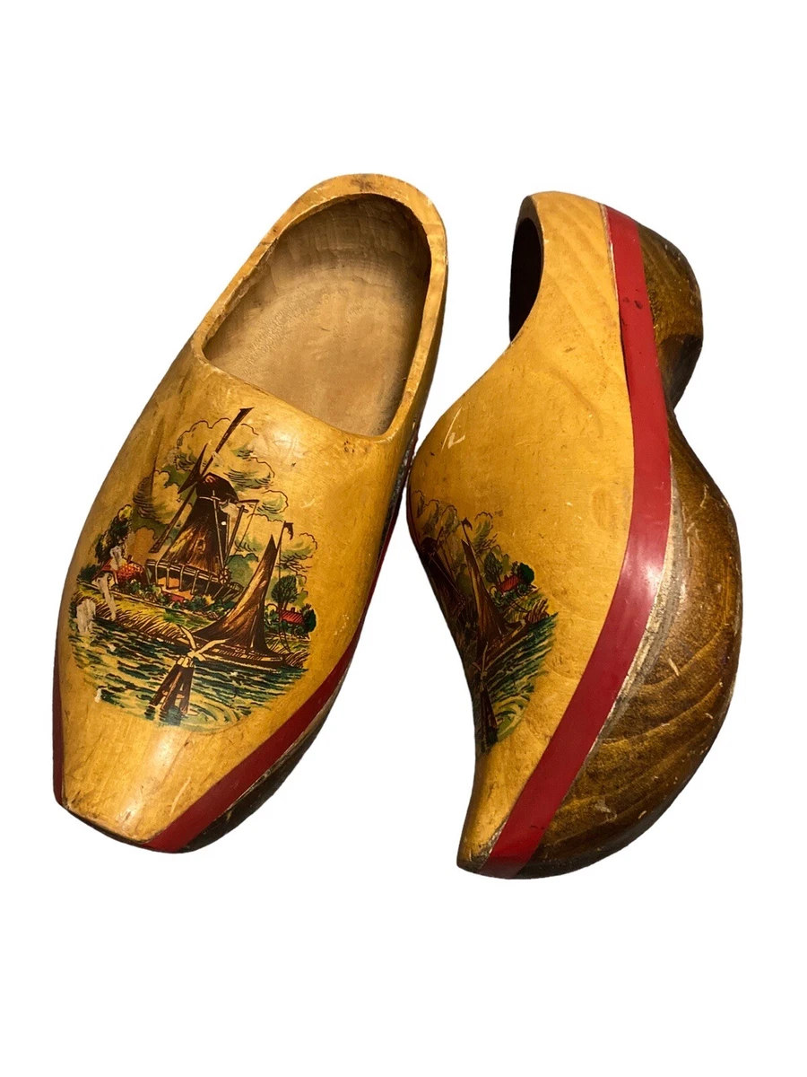 Chinese wooden store clogs