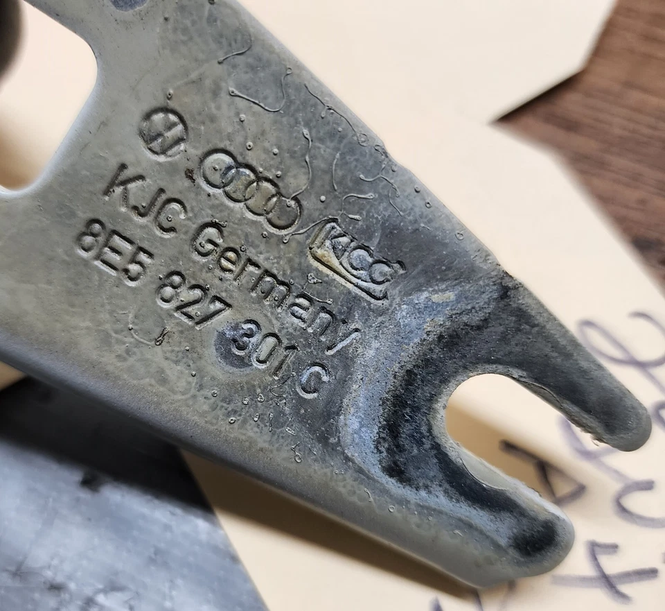 2002–2008 Audi A4 Quattro Left Driver Side Trunk Deck Lid Hinge 8E5827301C OEM - Image 4 of 4