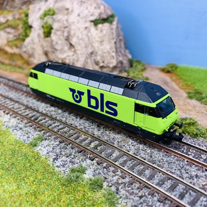 Locomotive electrique Re 465 BLS Fleischmann 7560013 motrice puissante echelle N