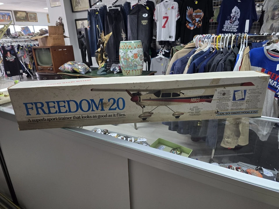 RARO NUEVO EN CAJA KIT CARL GOLDBERG FREEDOM 20 Nº57 .20-.30 brillo o elec 55"ws sin arrancar Foto 3 de 4