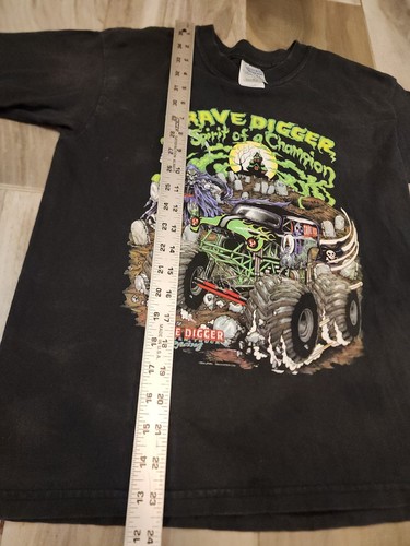 2004 Grave Digger Monster Truck Racing Spirit of a Champion Youth M Faded - Picture 6 of 12