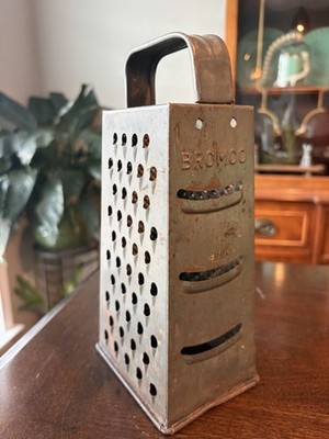 Vintage BROMCO Metal/Steel Box Type Cheese Grater/Vegetable Shredder USA