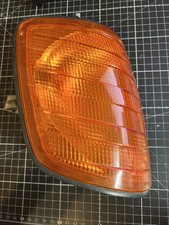 Orig. Hella Blinkergehäuse, orange Mercedes Benz W124, vorne rechts, P25-1 21W Orig. Hella Blinkergehäuse, orange Mercedes Benz W124, vorne rechts, P25-1 21W