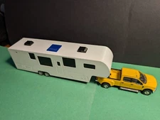 S 1:64 scale Grand Design Solitude 390RK 5th wheel camper slide-out Greenlight