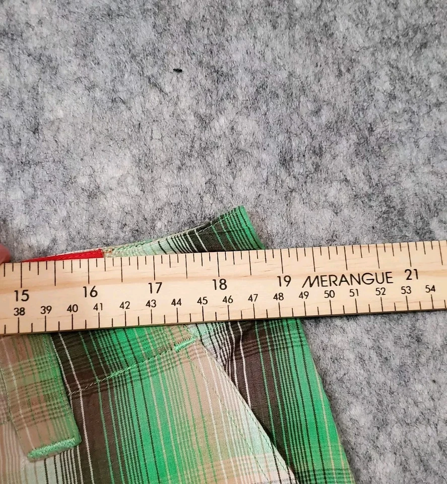 Men's "Massive Revolution" Shorts Size 34 Plaid Black Green White Casual - EUC - Image 3 of 4