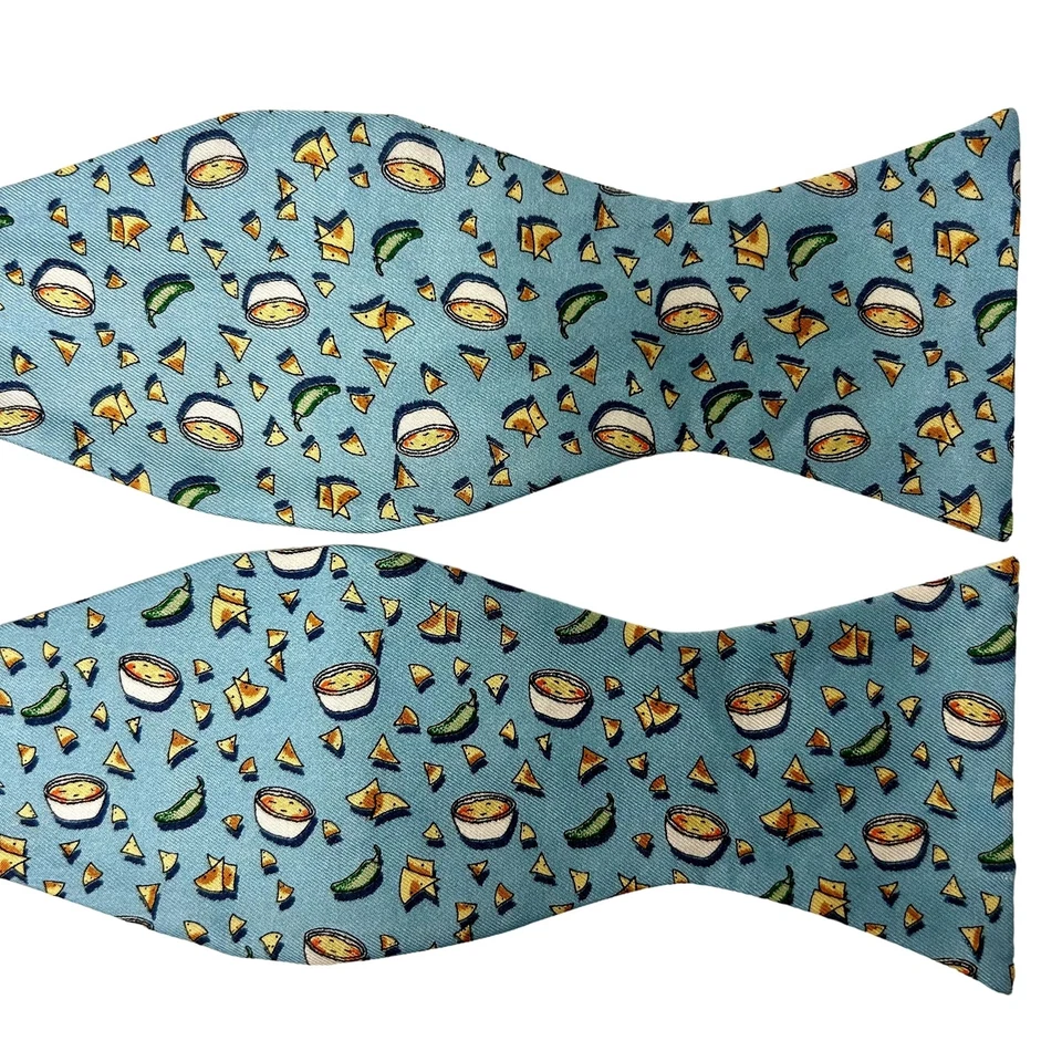 Pajarita de seda azul comida mexicana camarero chips & queso servidor restaurante pajarita Foto 2 de 4