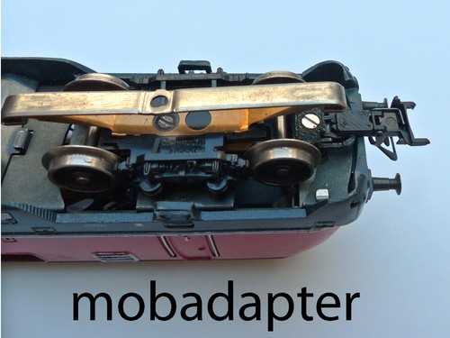 NEM - Adapter für alte Märklin V200 3021 Am4/4 3384 und BR 220 3081