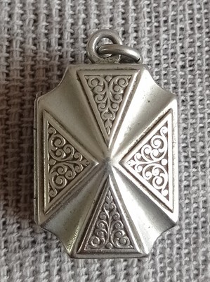 Pendentif Porte-photo Ancien En Métal Argenté - Médaillon Pour Photo - Occasion Bon état