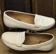 Women  s 6 Penny Loafer By Driver Club USA White Pebbled Leather W/ Patent Accent