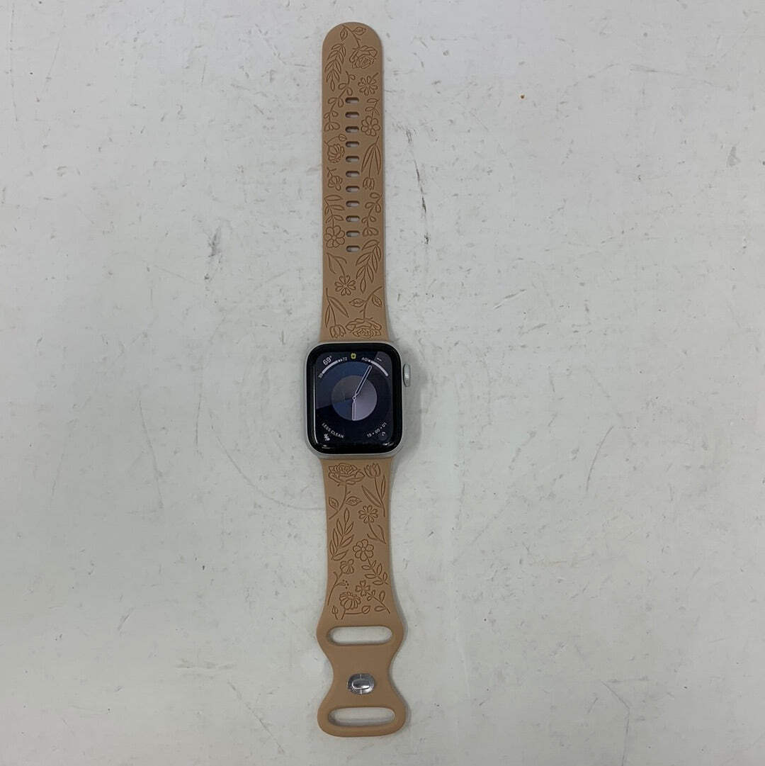 Apple Watch Series 6 40mm Aluminum White Smart Watch Apple Watch Series 6 40mm Aluminum White Smart Watch