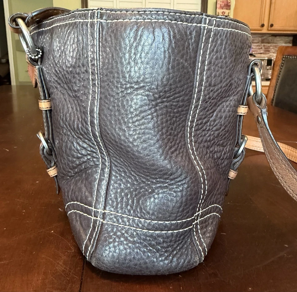 Bolso de mano Coach Chelsea vintage de cuero granulado marrón  Foto 3 de 4