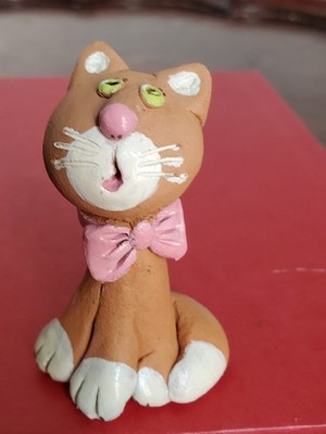 Lovable Kitty w/bow Ceramic Hand Made