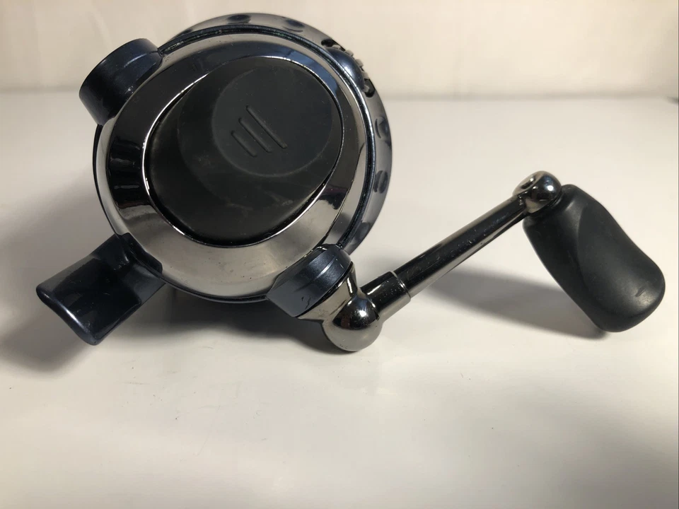 Carrete de pesca Pflueger President Spincast, tamaño 10, para diestros Foto 3 de 4