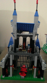 LEGO Castle: King's Castle (10176) 100% Complete w Minifigures & Instructions