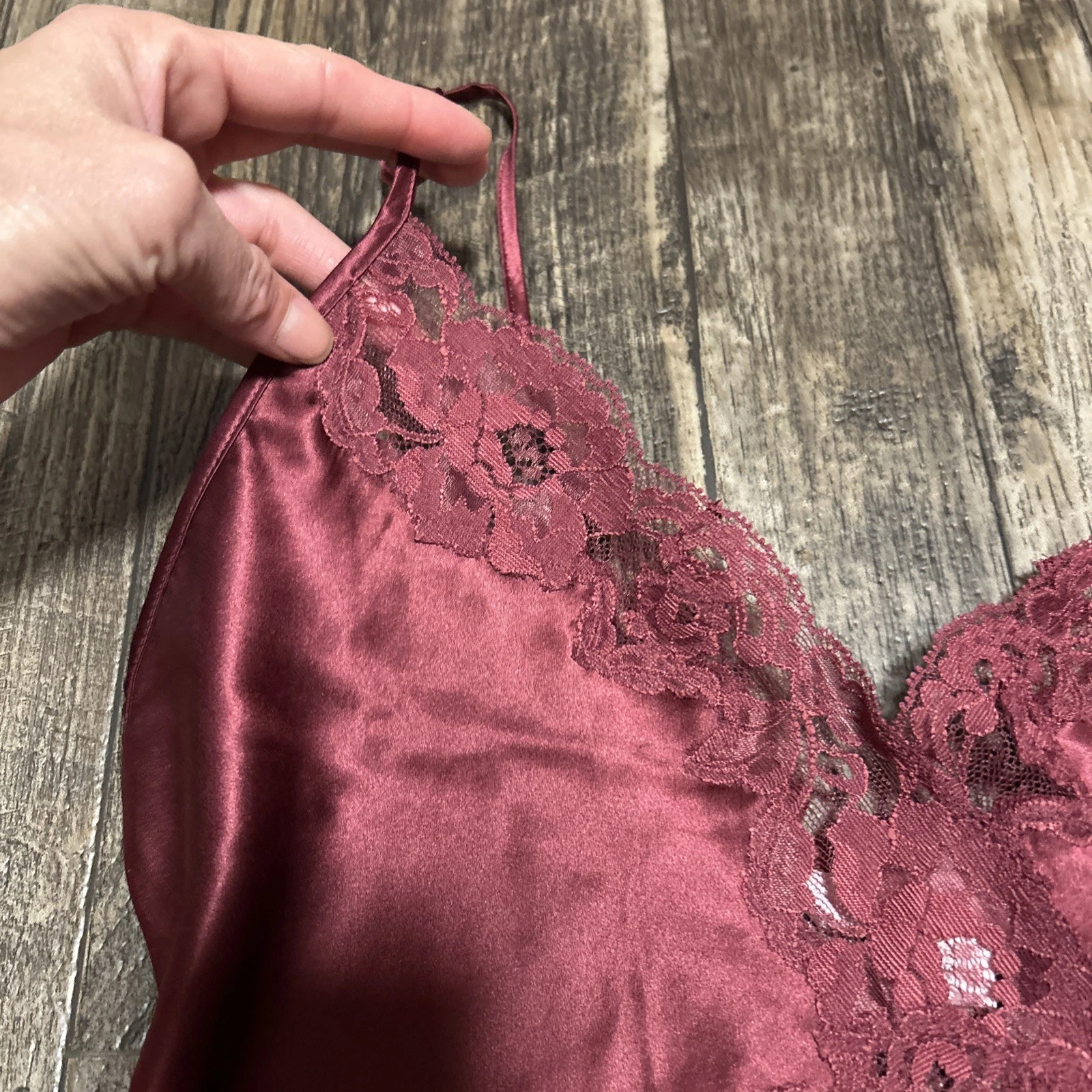 UNDERCOVER Abito slip seta Y2K Victoria's Secret pizzo negligee taglia s romantico vino rosso scuro