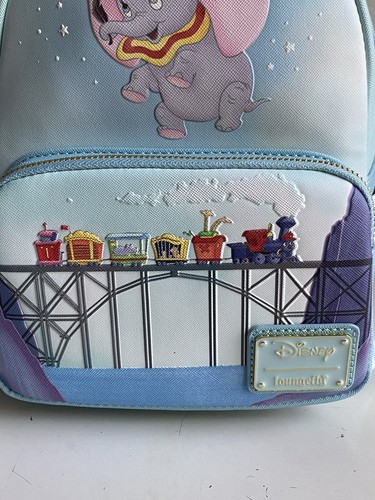 Mini Mochila Caravana Loungefly Disney Dumbo 80 Aniversario Don't Just Fly NUEVA - Imagen 2 de 11